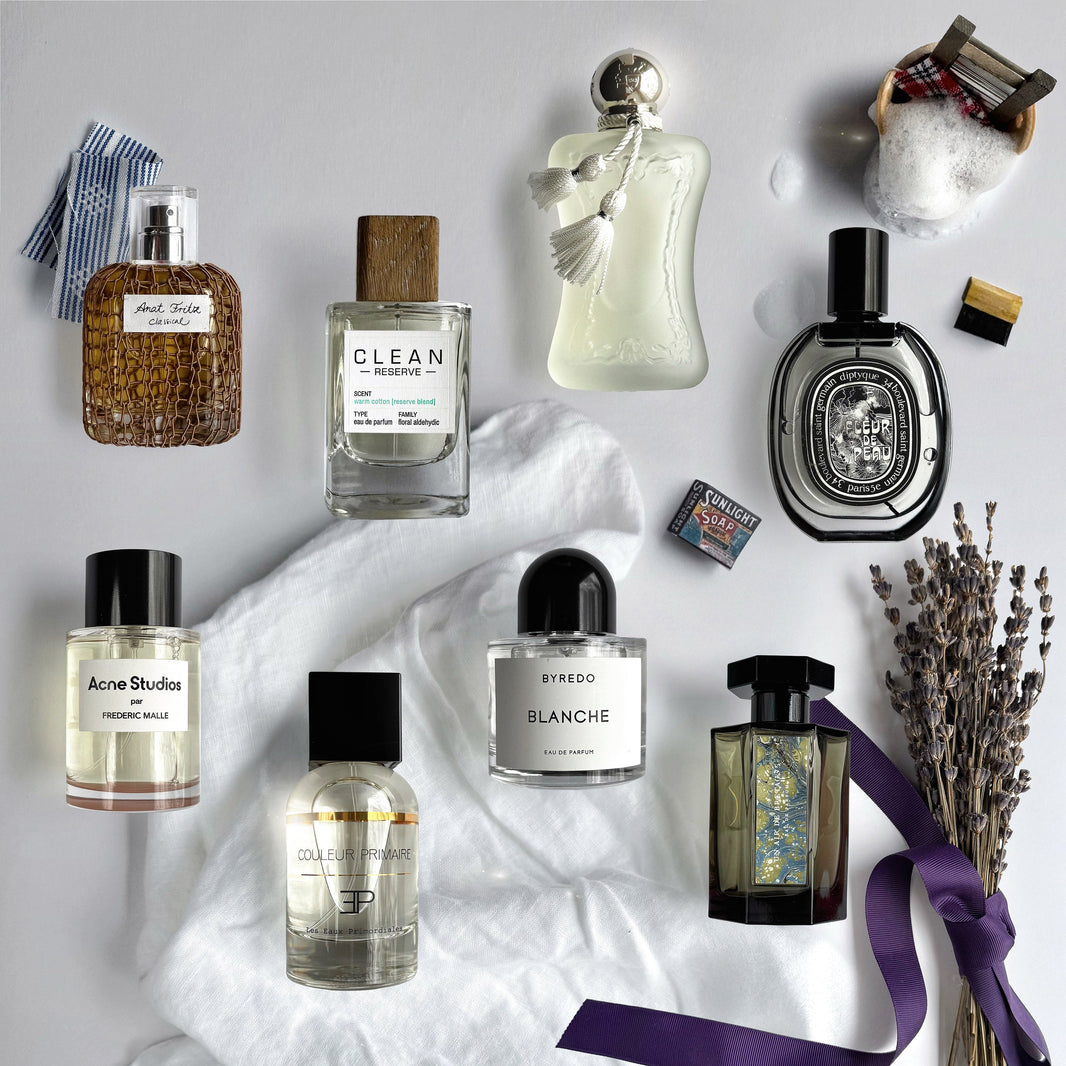 Auswahl an Parfums passend zum Thema der Kolumne