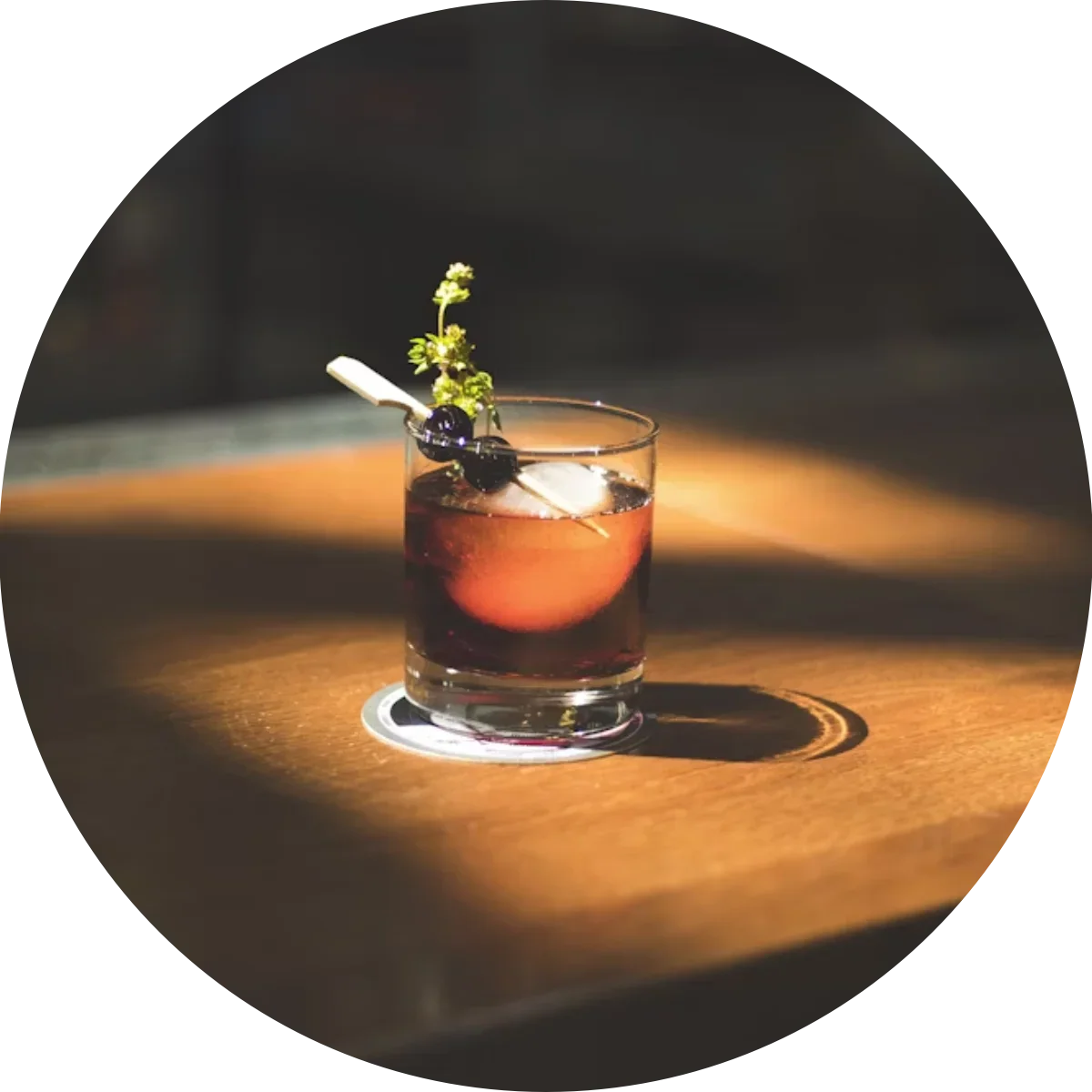 An der Bar – Feine Drinks und Cocktails