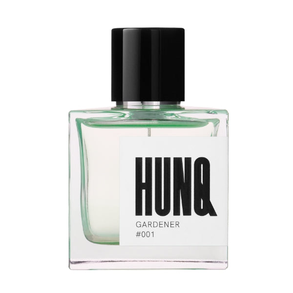HUNQ - #001 Gardener Parfumflakon mit klarem Glas und schlichtem schwarzen Verschluss vor weißem Hintergrund