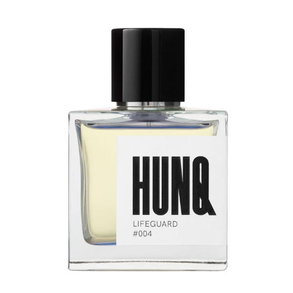 HUNQ - #004 Lifeguard Parfumflakon mit klarer Flüssigkeit und schlichtem schwarz-weißem Etikett vor weißem Hintergrund