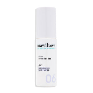 mawiLove - 06.1 - Good Morning! CEO - Pure Moisture Fluid + LSF 20 in weißem Pumpspender vor hellem Hintergrund minimalistisches Design