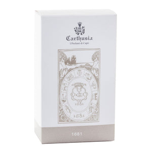 Carthusia - 1681 Verpackung in Weiß mit historischer Illustration und Markenlogo auf hellem Untergrund