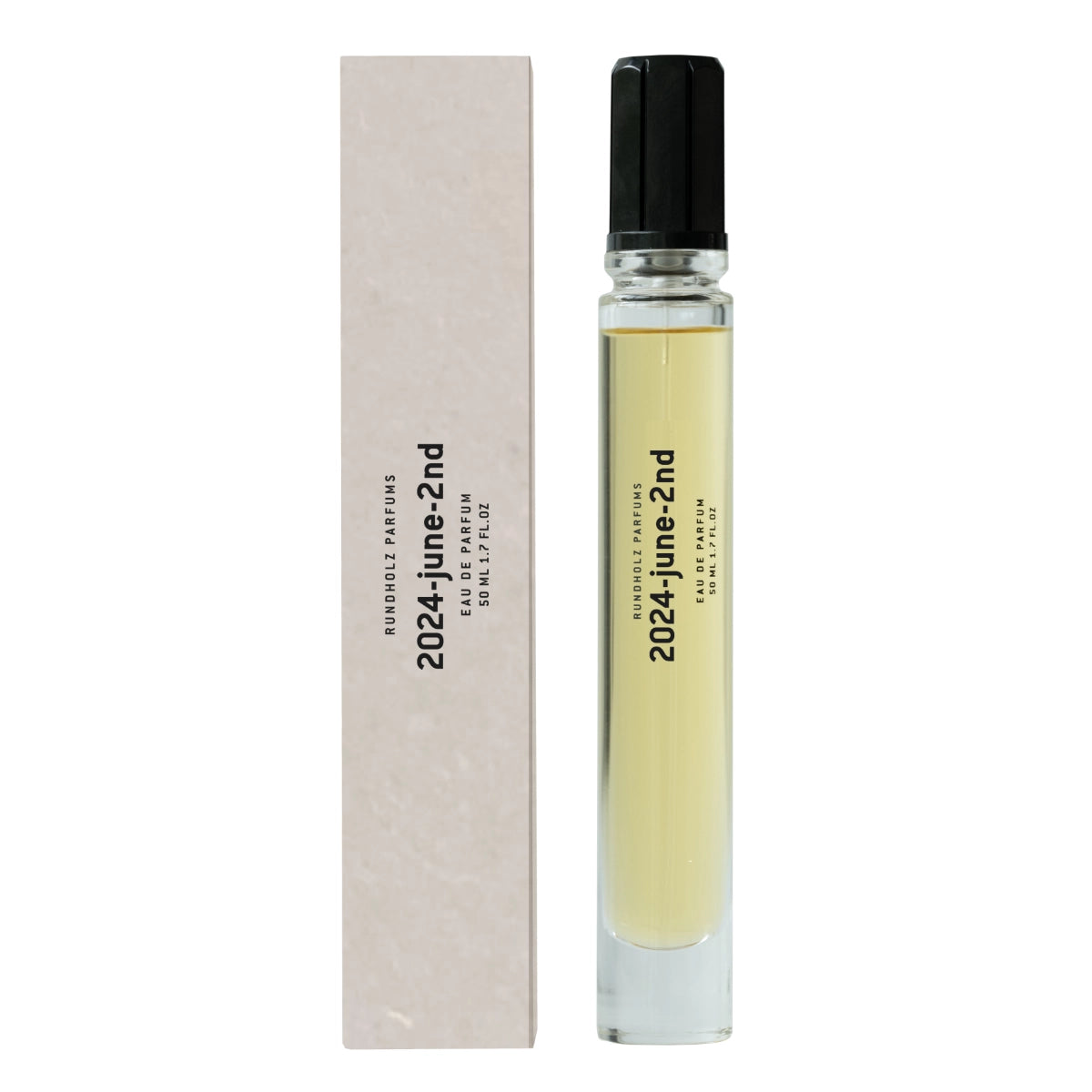 Rundholz Parfums - 2024-june-2nd schlanker Glasflakon mit hellem Inhalt und schwarzem Schraubverschluss neben beigefarbener Verpackung