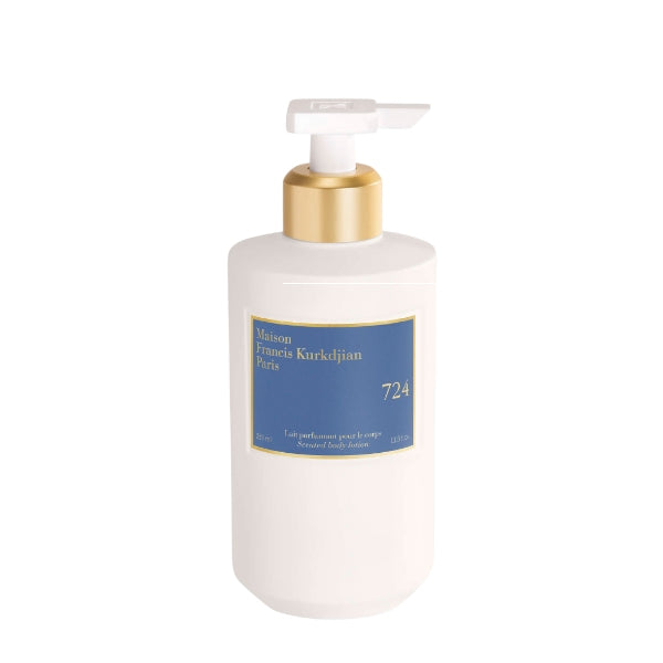 Maison Francis Kurkdjian Paris - 724 - Body Lotion mit goldfarbenem Pumpspender und blauem Etikett auf weißem Flakon