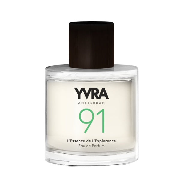 YVRA - YVRA 91 L'Essence de L'Explorance Parfumflakon mit schwarzem Holzdeckel und weißem Hintergrund