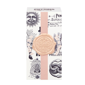 Penhaligon's - Potions & Remedies - A Kiss of Bliss edle Verpackung mit pastellrosa Siegel und mystischem Illustrationsdesign