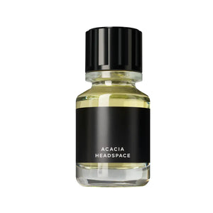 Headspace - Les Extraits - Acacia Parfumflakon mit schlichtem schwarzem Etikett und klarer Flüssigkeit auf weißem Hintergrund