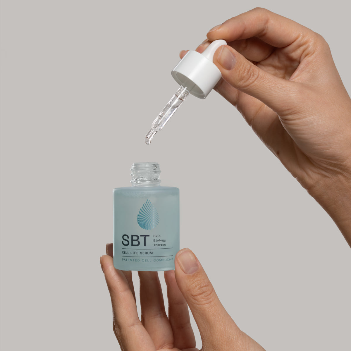 SBT - Activate - Cell Life Serum mit praktischer Pipette zeigt klare Textur für vitalisierende Hautpflege