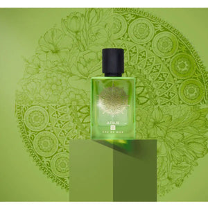 Eau De Moe - Adam Parfümflakon in grünem Glas mit goldenem Mandala und schwarzem Verschluss vor grünem Hintergrund