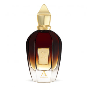 Xerjoff - Oud Stars - Alexandria II Flakon mit elegantem goldfarbenem Verschluss und dunklem Glas vor weißem Hintergrund