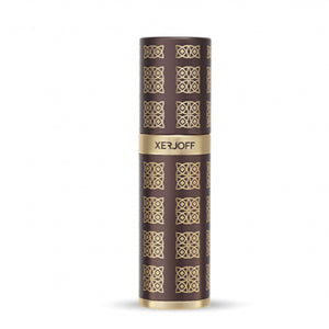 Xerjoff - Oud Stars - Alexandria II eleganter brauner Zylinderflakon mit goldfarbenem Ornament auf weißem Hintergrund