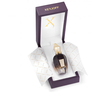 Xerjoff - Oud Stars - Alexandria II Duftflakon in dunklem Glas mit goldfarbenen Details in edler violetter Verpackung