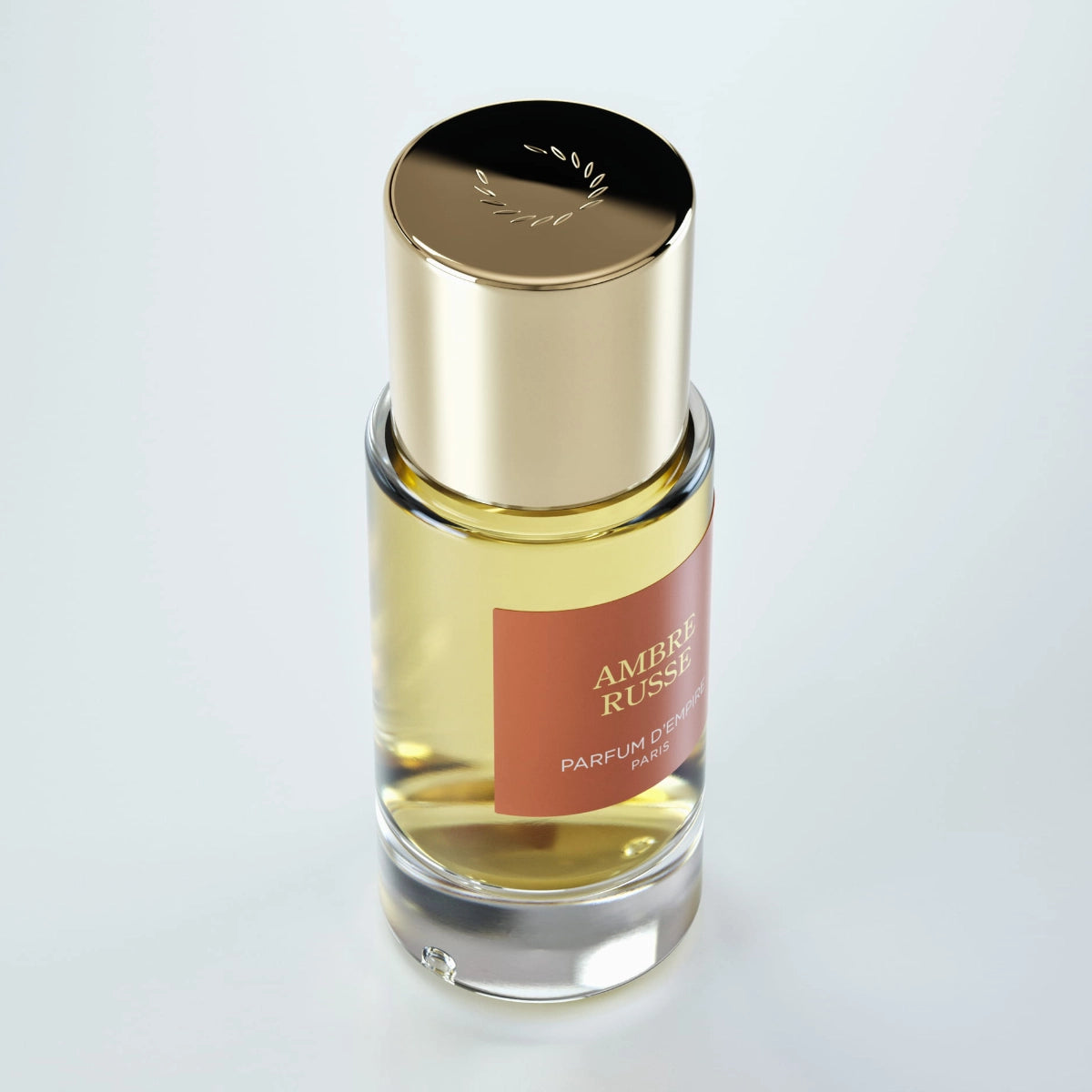 Parfum d'Empire - Ambre Russe Flakon mit goldenem Verschluss und bernsteinfarbener Flüssigkeit vor hellem Hintergrund