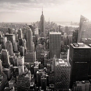 Gravel - American Dream Schwarzweißaufnahme der Skyline von New York City mit dem Empire State Building im Zentrum