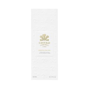Creed - Aventus for Her - Hand & Body Lotion Verpackung in Weiß mit goldenem Logo und edlem Prägedesign