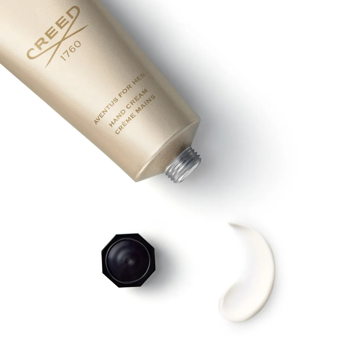 Creed - Aventus for Her - Hand Cream in champagnerfarbener Tube mit schwarzem Schraubverschluss und cremiger Textur
