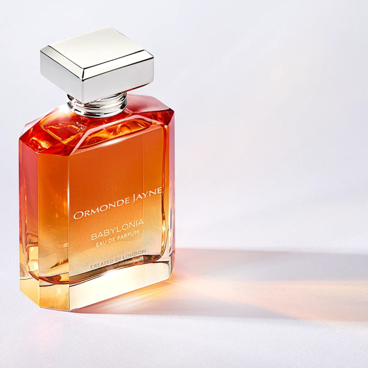 Ormonde Jayne - Babylonia Parfumflakon in warmem Orange mit klarem, facettiertem Glas und silberfarbenem Verschluss