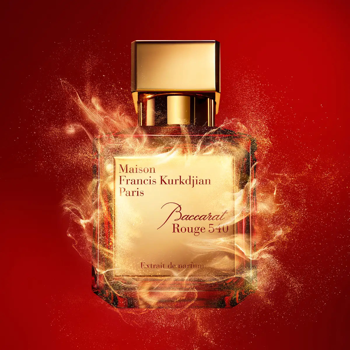Maison Francis Kurkdjian Paris - Baccarat Rouge 540 - Extrait de Parfum im goldenen Flakon vor rotem Hintergrund