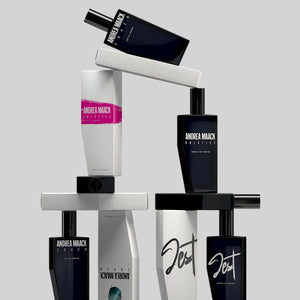 Andrea Maack Parfums - Solstice zeigt schwarze Flakons mit klarer Typografie und minimalistischer Verpackung in moderner Anordnung