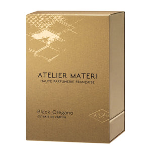 Atelier Materi - Black Oregano zeigt edle goldene Verpackung mit minimalistischer schwarzer Schrift und feinem Muster