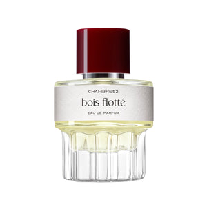 Chambre52 - Bois Flotté zeigt runden Duftflakon mit hellem Parfum und rotem Verschluss auf weißem Hintergrund