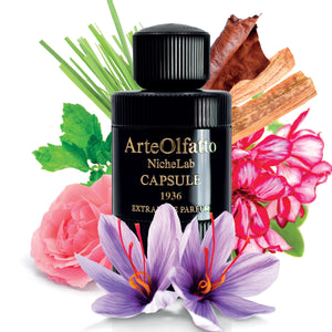 ArteOlfatto - Capsule 1936 Parfumflakon in schwarzem Design umgeben von Blüten und Gewürznoten elegant inszeniert