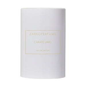 Zarkoperfume - Carate Urio weiße elegante Verpackung mit goldener Schrift auf hellem Hintergrund