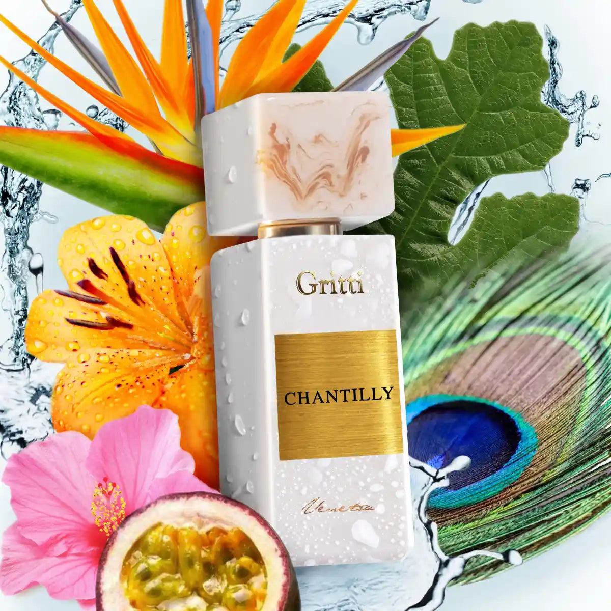 Gritti - White Collection - Chantilly eleganter marmorierter Flakon mit goldfarbenem Label und exotischen Blumenarrangement