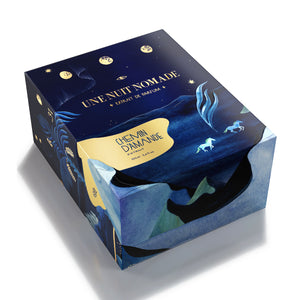 Une Nuit Nomade - Extraits de Voyage - Chemin D'Amande Geschenkbox mit mystischem Nachtmotiv in tiefblau und goldfarbenem Schriftzug