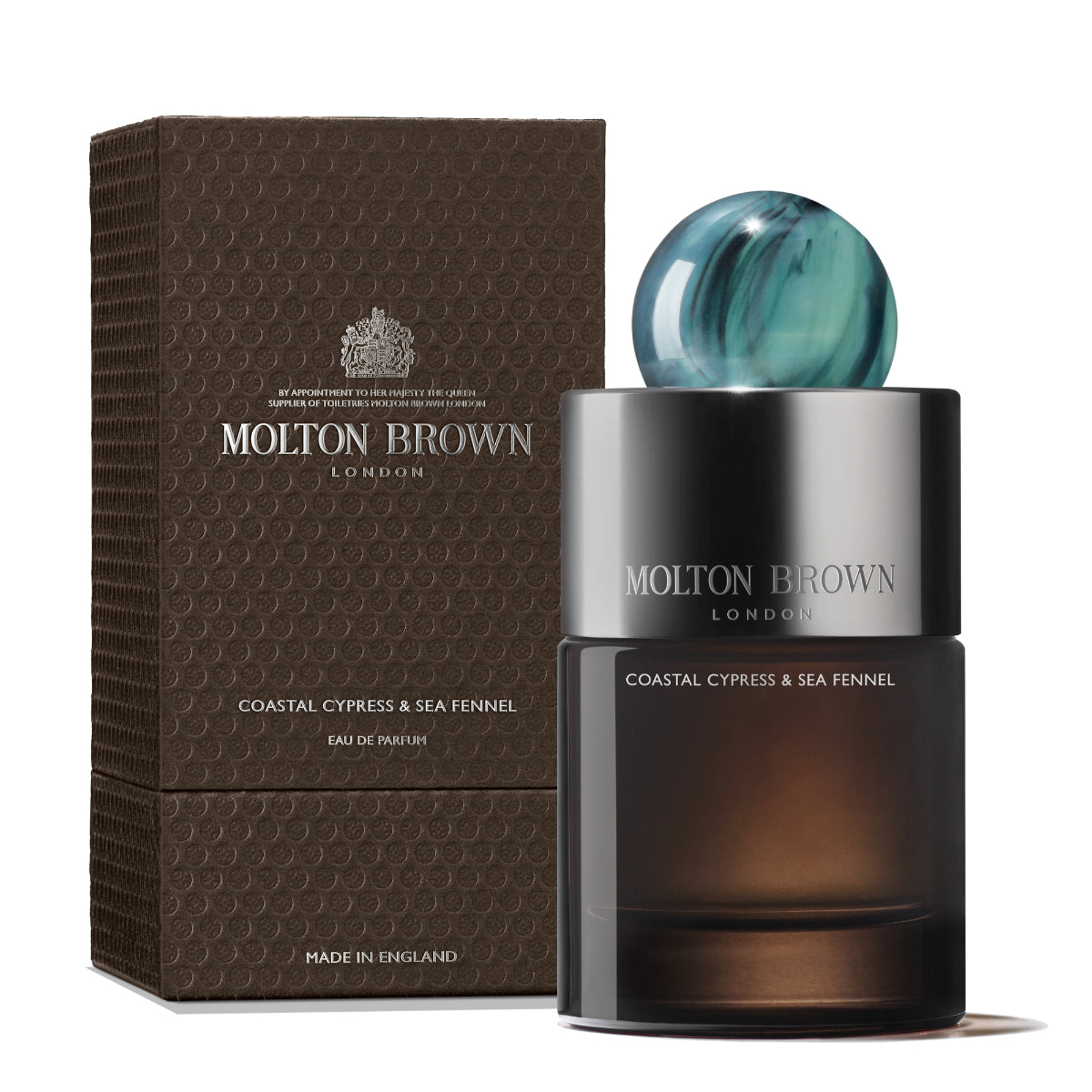 Molton Brown - Coastal Cypress & Sea Fennel Parfumflakon mit dunkelbraunem Glas und türkisfarbenem Kugeldeckel vor weißem Hintergrund