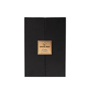 Christian Provenzano -  Crystal Musk Verpackung in elegantem Schwarz mit goldenem Emblem auf weißem Hintergrund
