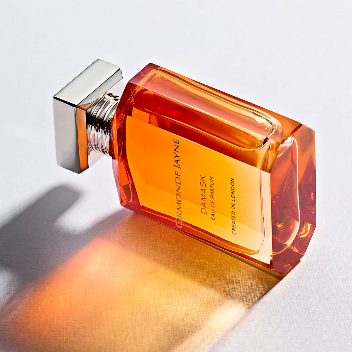 Ormonde Jayne - Damask Parfümflakon mit warmem, orangefarbenem Glas und eleganter, silberner Verschlusskappe