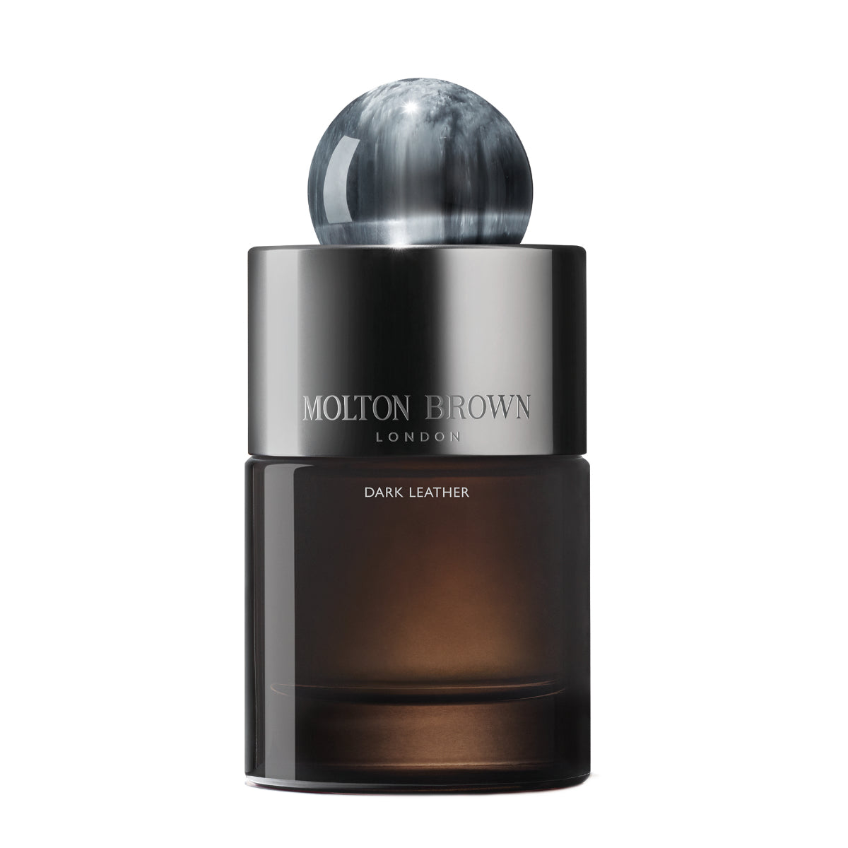 Molton Brown - Dark Leather Duftflakon mit dunklem Glas und gräulichem, rundem Verschluss vor weißem Hintergrund