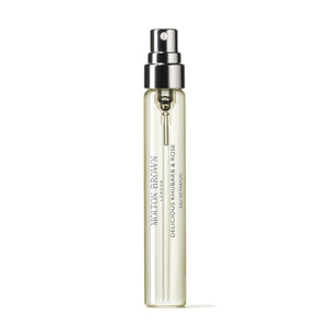 Molton Brown - Delicious Rhubarb & Rose feiner Reisezerstäuber mit transparentem Flakon und silbernem Sprühkopf vor weißem Hintergrund