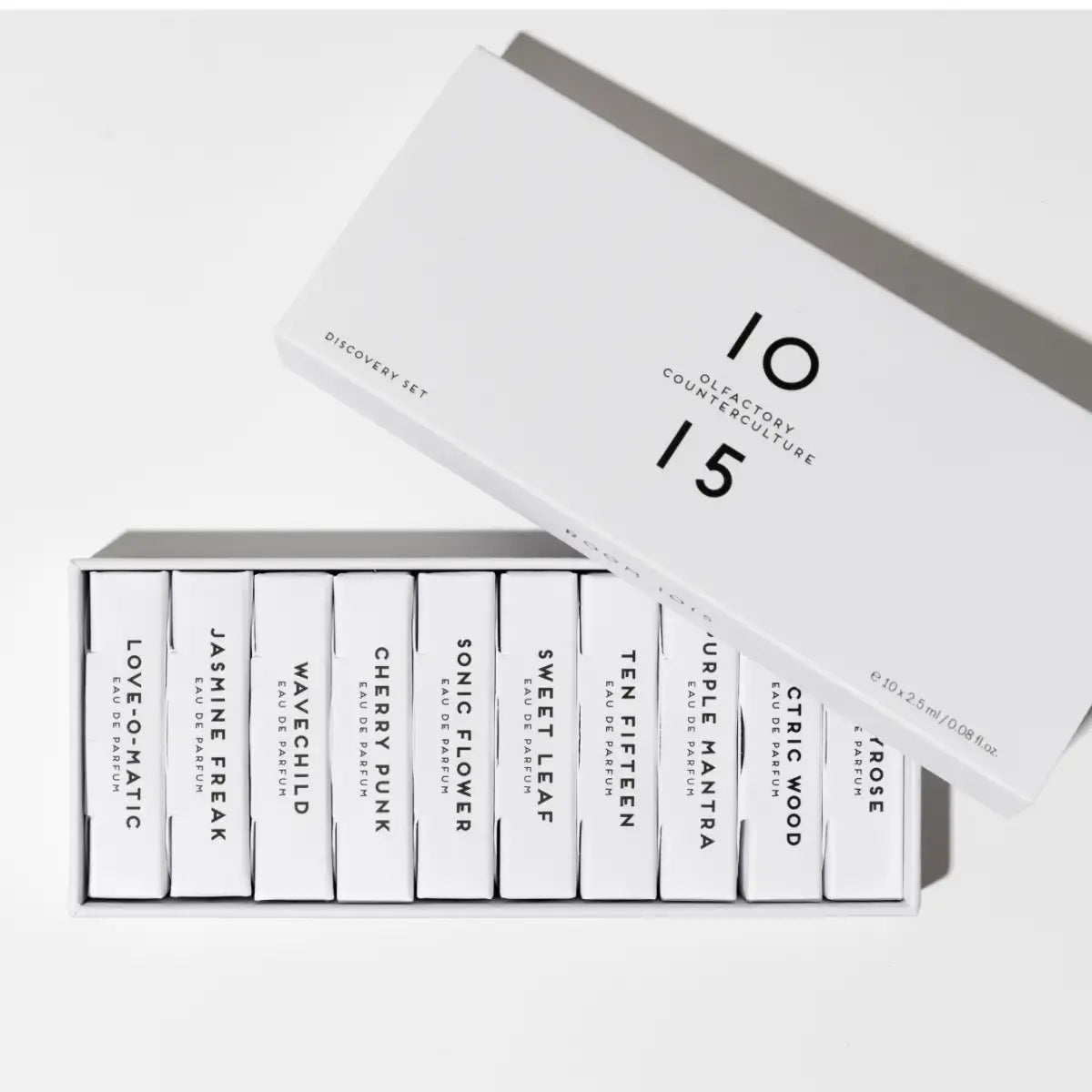 Room 1015 - Discovery Kit mit zehn verschiedenen Parfümproben in elegant reduziertem weißen Design