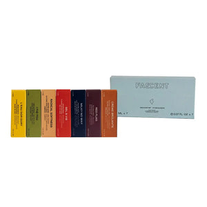 Fascent - Discovery Set mit sieben farbigen Duftproben in minimalistischer Verpackung auf weißem Hintergrund