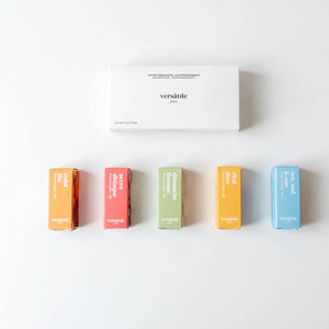 Versatile - Discovery Set - Refreshing Scents mit sechs farblich unterschiedlichen Duftrollern vor weißem Hintergrund