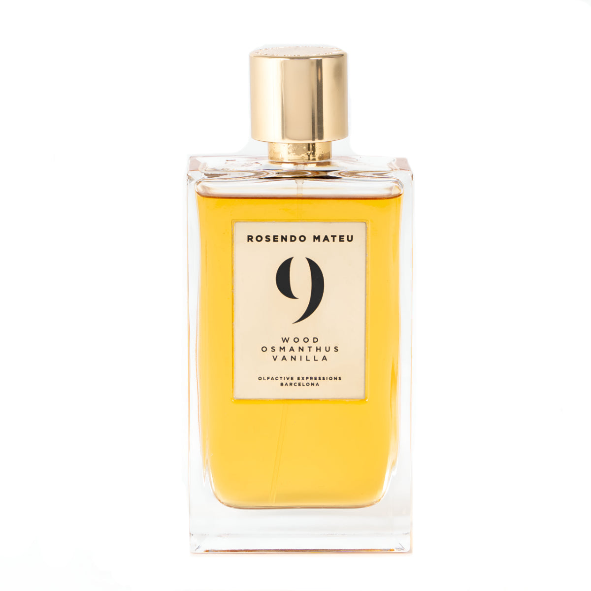 Rosendo Mateu - Olfactive Expressions - Nº 9 Parfumflakon mit goldfarbenem Verschluss und klarer Glasflasche vor weißem Hintergrund