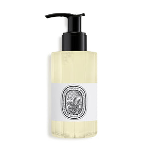 Diptyque - Eau Rose - Cleansing Hand & Body Gel transparent mit schwarzem Spender auf weißem Hintergrund
