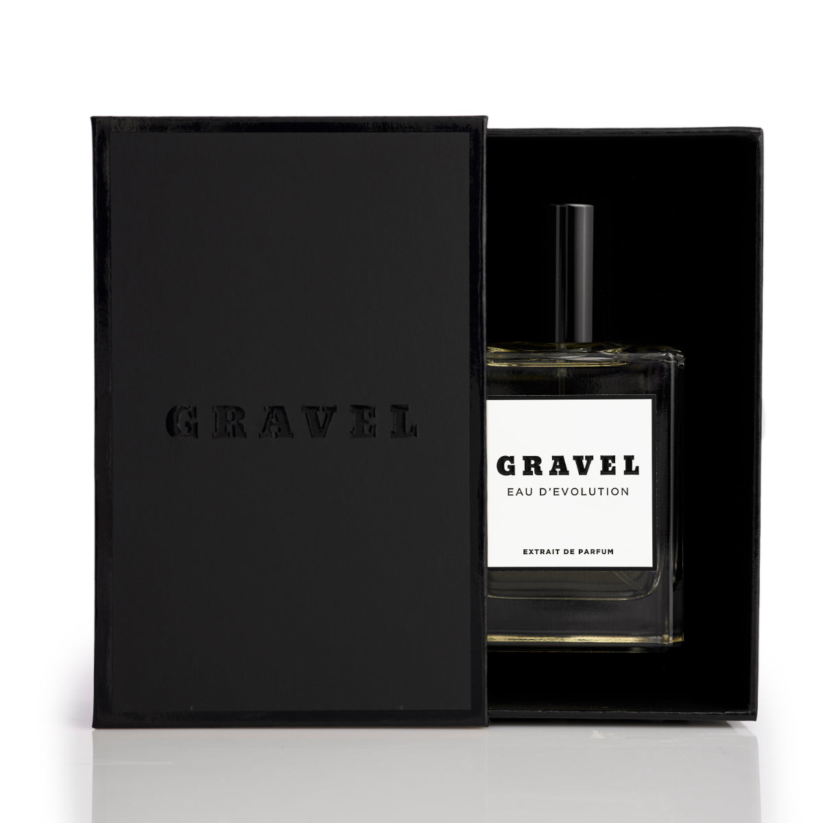 Gravel - Eau D'Evolution Extrait de Parfum Flakon in schwarzer Box mit minimalistischer Gestaltung auf weißem Hintergrund