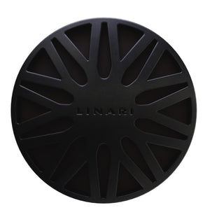 LINARI - Car Diffusor - Ebano runder, schwarzer Autoduftspender mit markantem, symmetrischem Design und prägnantem Markenlogo