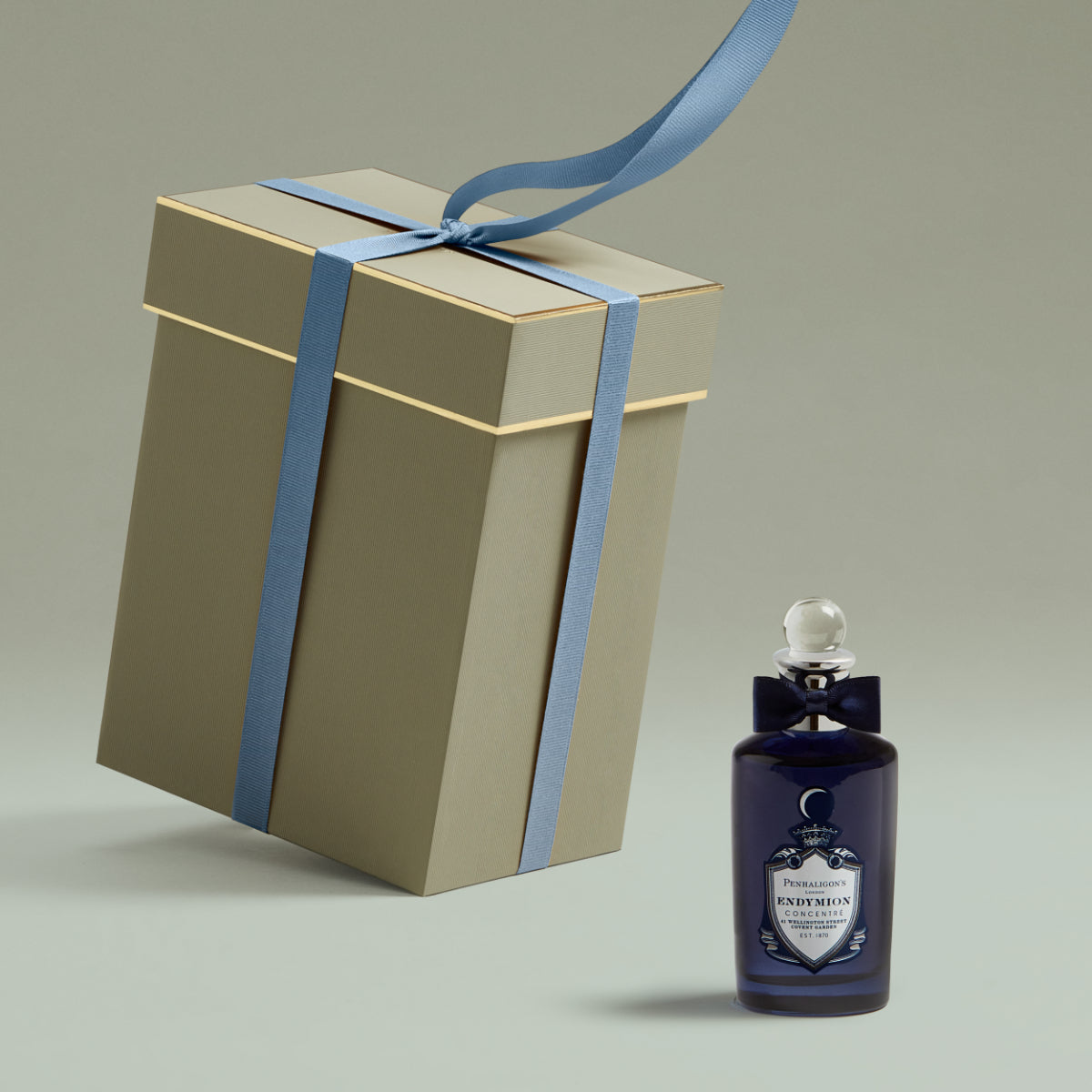 Penhaligon's - British Tales - Endymion Concentré edler dunkelblauer Flakon mit rundem Glasverschluss und Geschenkbox mit blauem Band