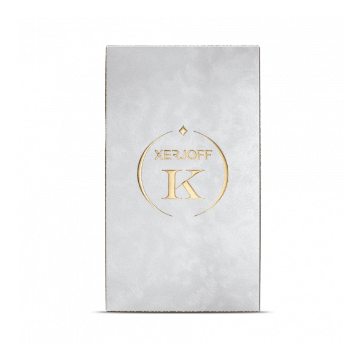 Xerjoff - K Blue Collection - Ether zeigt edle Verpackung mit goldenem K-Logo auf samtigem hellgrauem Hintergrund