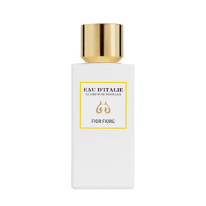 Eau d'Italie - Fior Fiore Parfumflakon mit goldenem Verschluss und schlicht weißem Design auf weißem Hintergrund