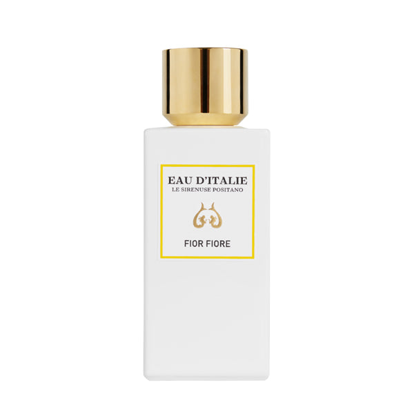 Eau d'Italie - Fior Fiore Parfumflakon mit goldenem Verschluss und schlicht weißem Design auf weißem Hintergrund
