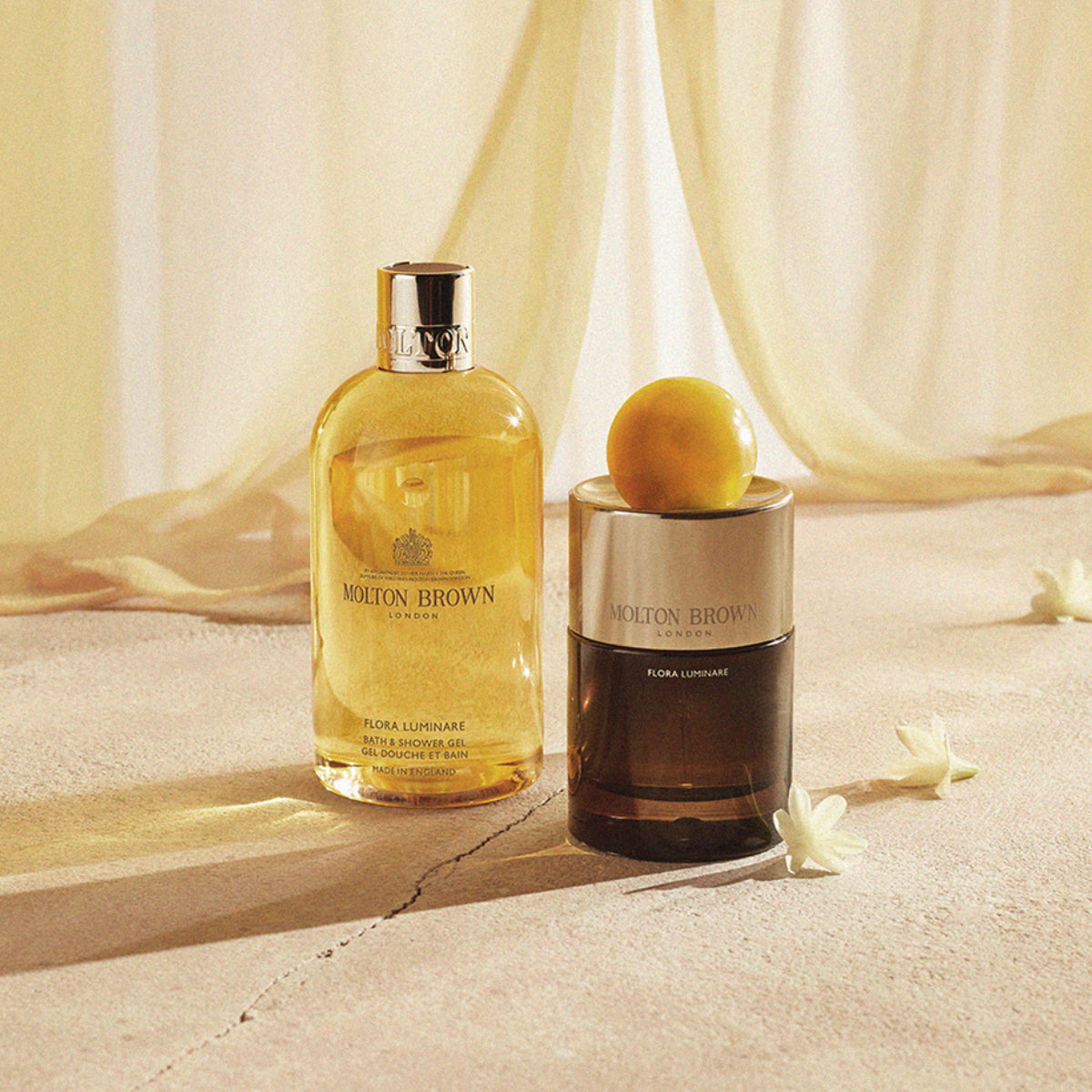 Molton Brown - Flora Luminare - Bath & Shower Gel in edlem Flakon mit strahlendem, blumigem Duft für eine erfrischende Reinigung