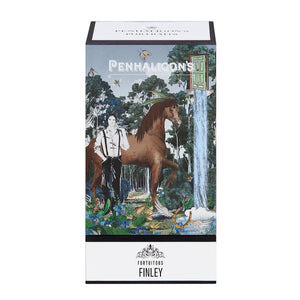 Penhaligon's - Portraits - Fortuitous Finley Verpackung mit Pferd, Gartenlandschaft und Wasserfall vor blauem Hintergrund