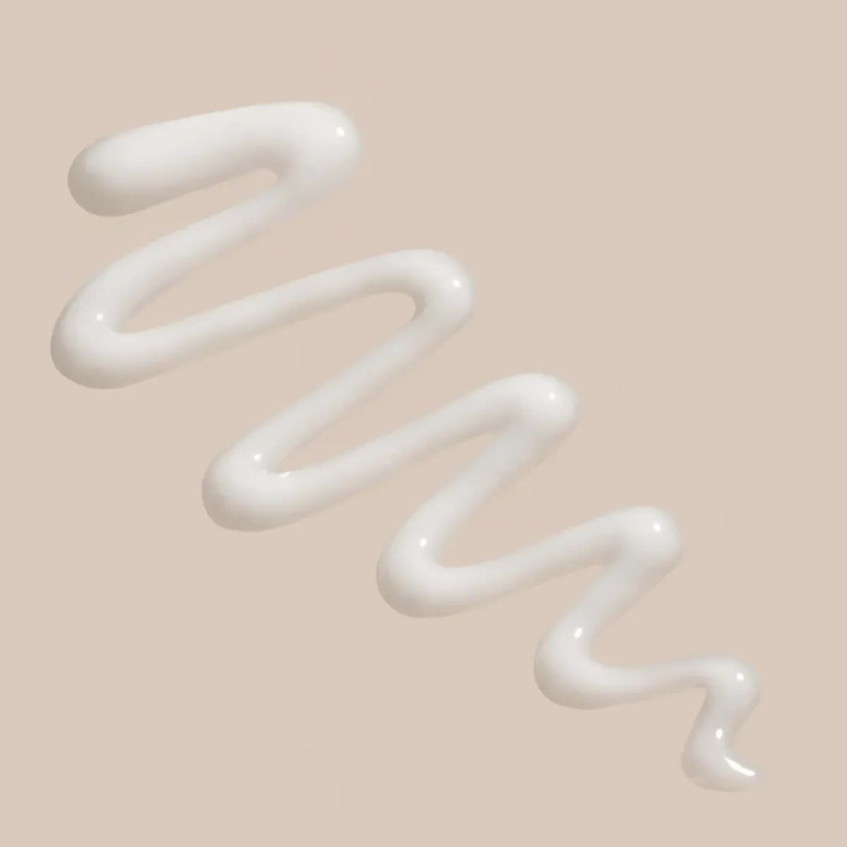 SBT - Sensitive - Gentle Cleansing Milk cremige Textur auf hellem Hintergrund für sanfte und gründliche Hautreinigung