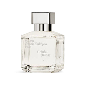 Maison Francis Kurkdjian Paris - Gentle fluidity Silver klarer eckiger Parfumflakon mit silberfarbenem Verschluss vor hellem Hintergrund