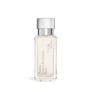 Maison Francis Kurkdjian Paris - Gentle fluidity Silver minimalistischer transparenter Flakon mit silbernem Deckel vor weißem Hintergrund